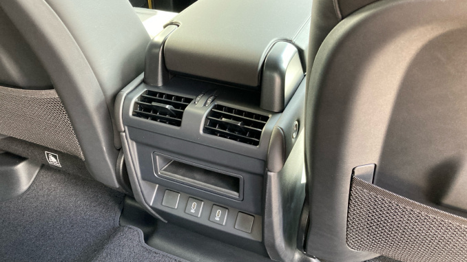 Land Rover Defender 3.0 D350 Trophy Edition Deep Sandglow 110 5dr Auto Diesel Estate - Image 18